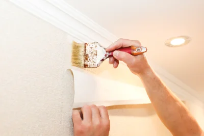 Pose de papier peint à Sauze — revêtements muraux et toiles de verre